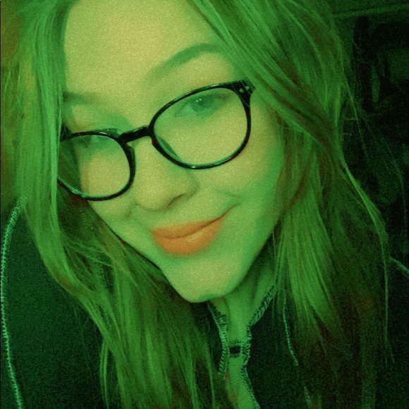 Meet your Posher, Ashlyn - Picture 4 of 4